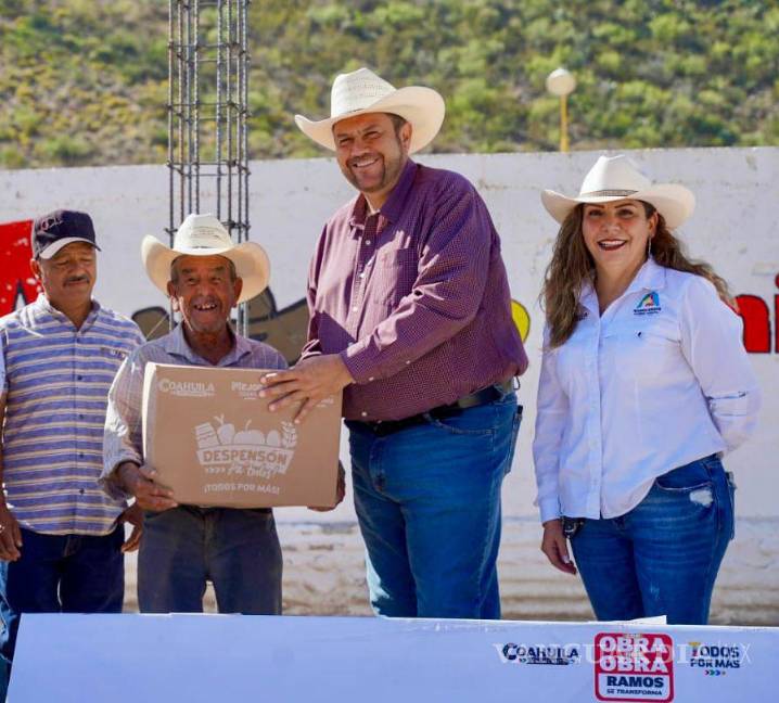 $!Gutiérrez Merino subrayó que en Ramos Arizpe la gente del campo trabaja y propone, y que este programa demuestra que el progreso se logra con unidad y esfuerzo conjunto.