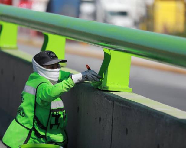 El mantenimiento en El Sarape busca mejorar la visibilidad y la seguridad de miles de automovilistas.