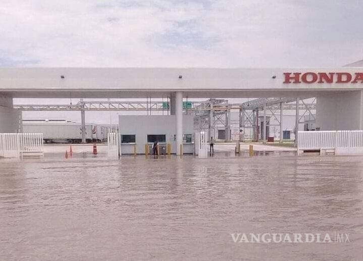 $!Suspendida la producción de Fit y HR-V en México, por inundación en Celaya