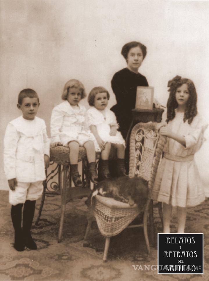 $!Roasaura Villarreal con sus hijos Walter, Pura, José y Amelia Gossmann.