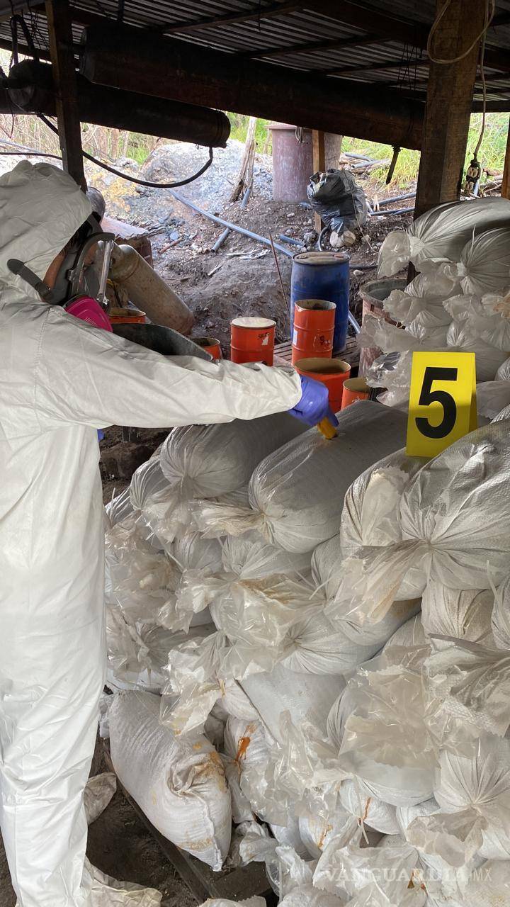 $!Aspectos del decomiso materiales para realizar drogas sintéticas en Nuevo León.