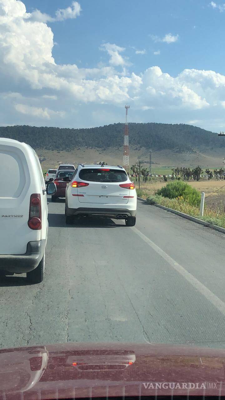 $!Deslave bloquea la carretera 57, cientos de automovilistas se vieron afectados