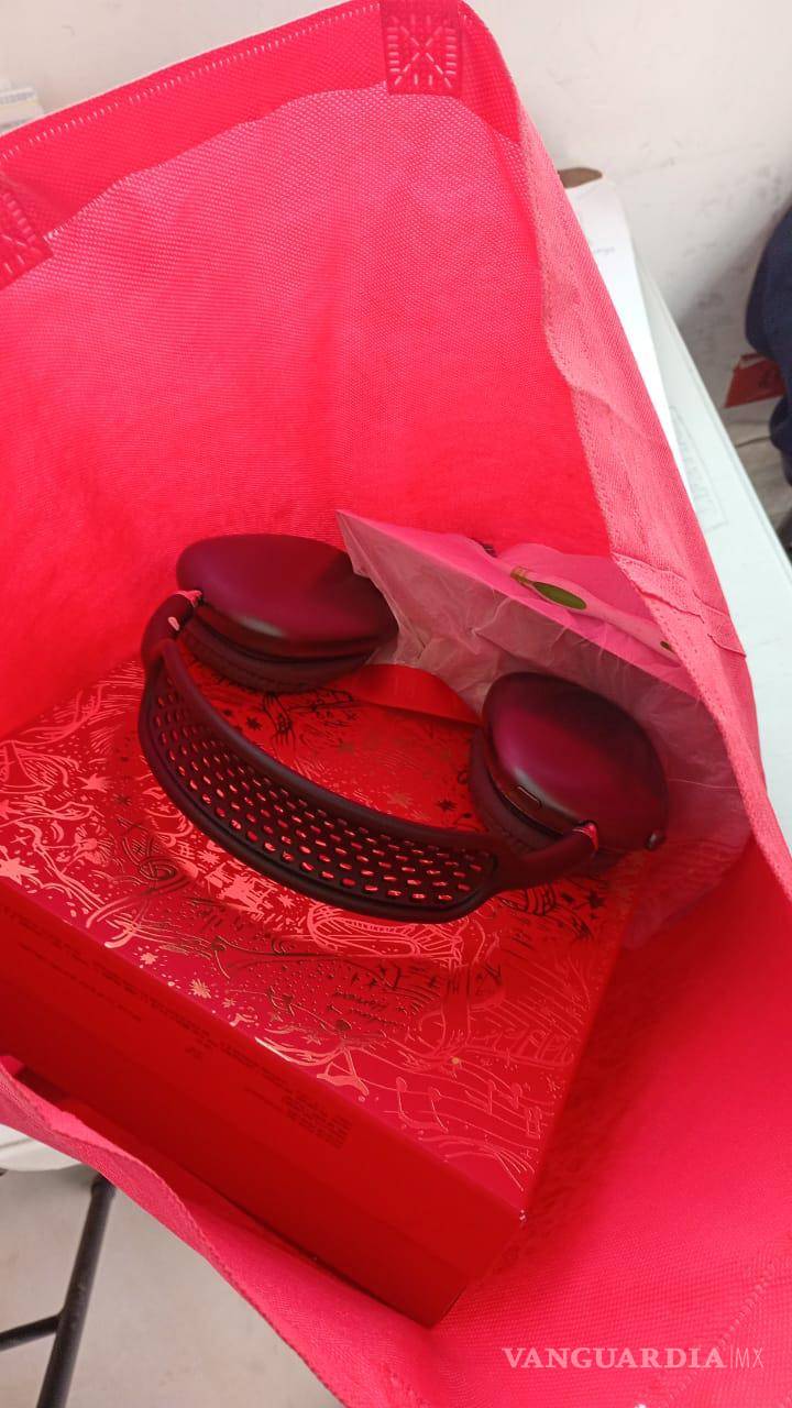 $!Objetos asegurados a los detenidos, entre ellos artículos eléctricos y una bolsa con nuez.