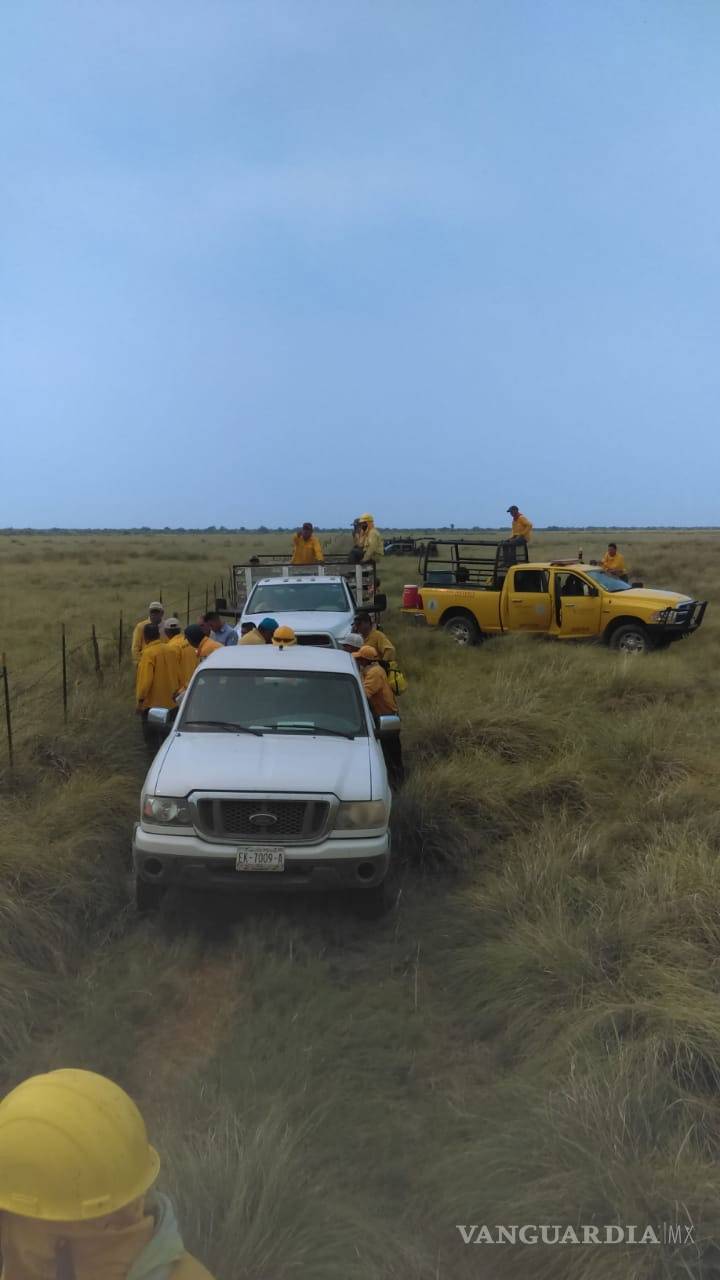 $!Incontrolable incendio a causa de un rayo en Cuatro Ciénegas, Coahuila