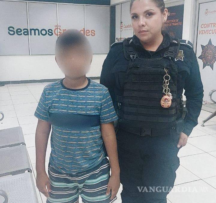 Policías de Guadalupe, Nuevo León rescatan a menor de 9 años que escapa de su casa