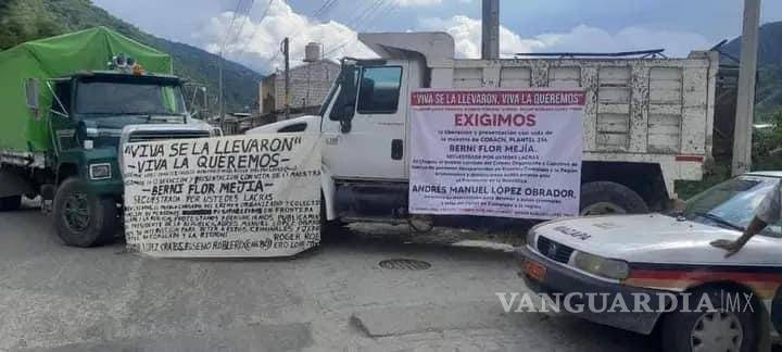 $!Incendian camión en protesta por el secuestro de una maestra en Chiapas