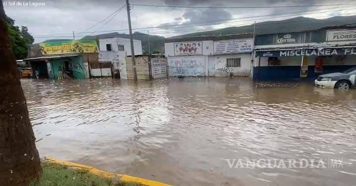 $!Colonias del poniente de Torreón enfrentan graves inundaciones tras fuertes lluvias.