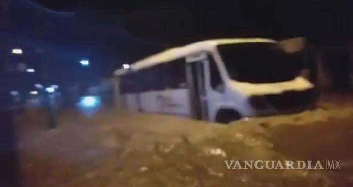 $!¡Dios mío, bendícenos!... Alcaldesa de Múzquiz llora por inundaciones en la ciudad; pide ayuda a Federación (video)
