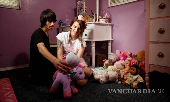 $!A sus 21 años, aún sigue actuando como bebé