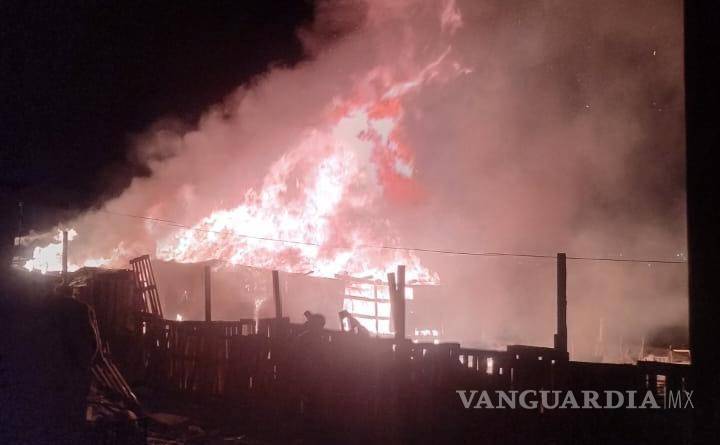 $!El tejabán de 10 por 10 metros quedó totalmente destruido por el incendio.