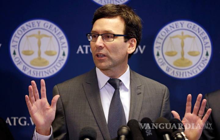 Fiscales demócratas dan la pelea contra restricciones migratorias