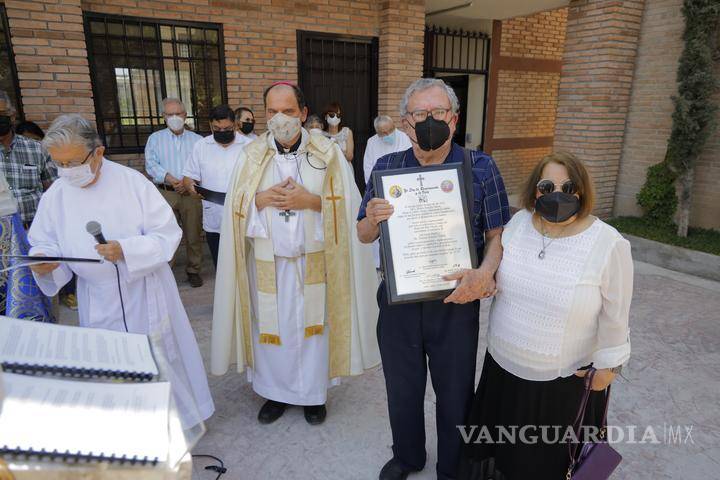 $!Obispo Hilario González bendice Cripta San José para el eterno descanso en la Iglesia Padre Nuestro de Saltillo