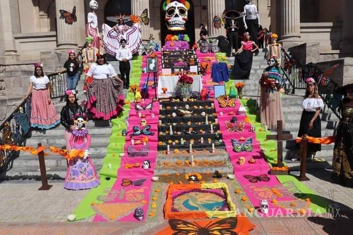 $!¿Ya viste estos altares en Saltillo? Dedicados a familiares, Walt Disney, Juan Gabriel, Cri-Cri y más (Fotos)