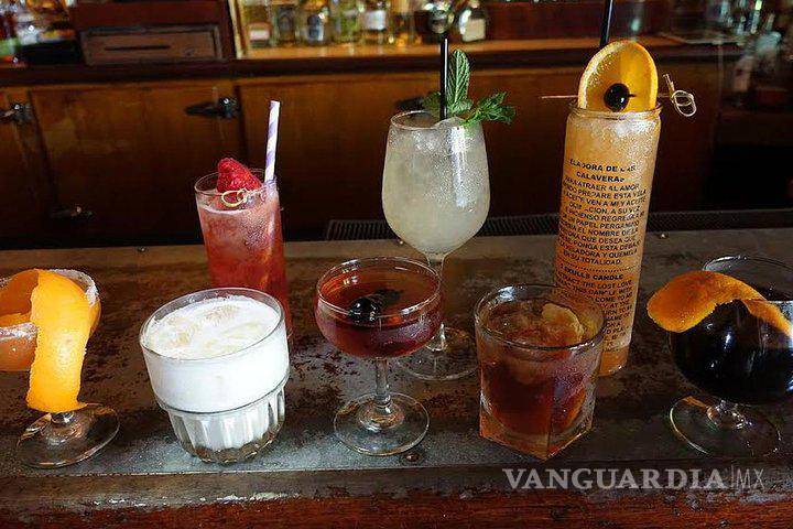 $!Prueba un Sazerac, considerado el primer cóctel de América, o un potente Hurricane en Bourbon Street.