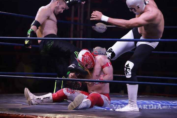Vibrante noche de lucha libre vivió Saltillo este sábado