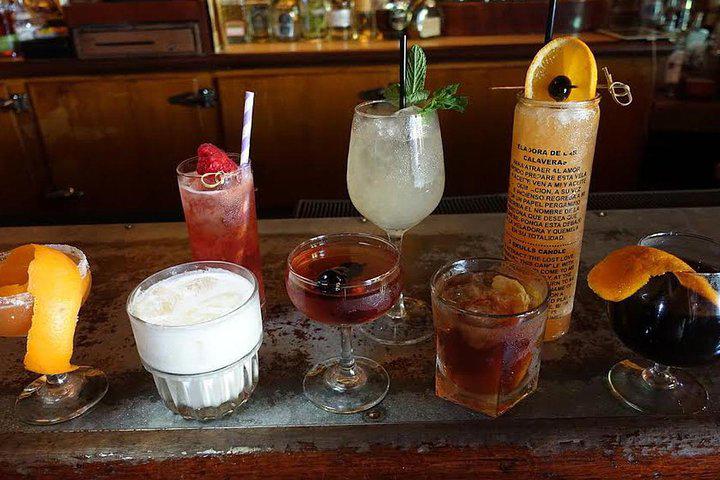 $!Prueba un Sazerac, considerado el primer cóctel de América, o un potente Hurricane en Bourbon Street.