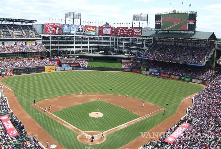 $!Familia mexicana sufrió racismo en casa de los Rangers de Texas...recibió boletos gratis