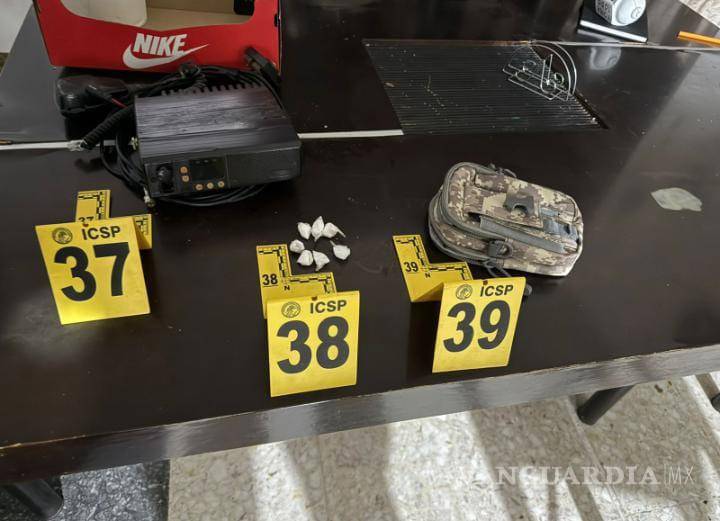 Catean casa de Monterrey por homicidio y encuentran armas