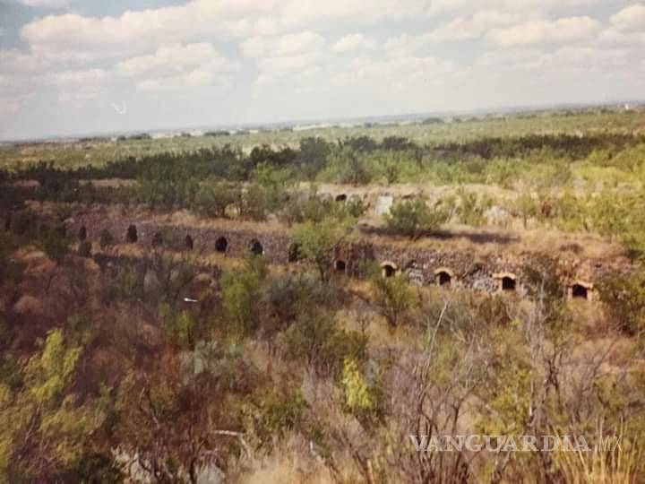 $!La imagen muestra los restos de lo que eran los hornos de coque del antiguo mineral de El Hondo, donde mineros mexicanos y extranjeros dieron su vida para extraer el carbón que alimentó el ferrocarril.
