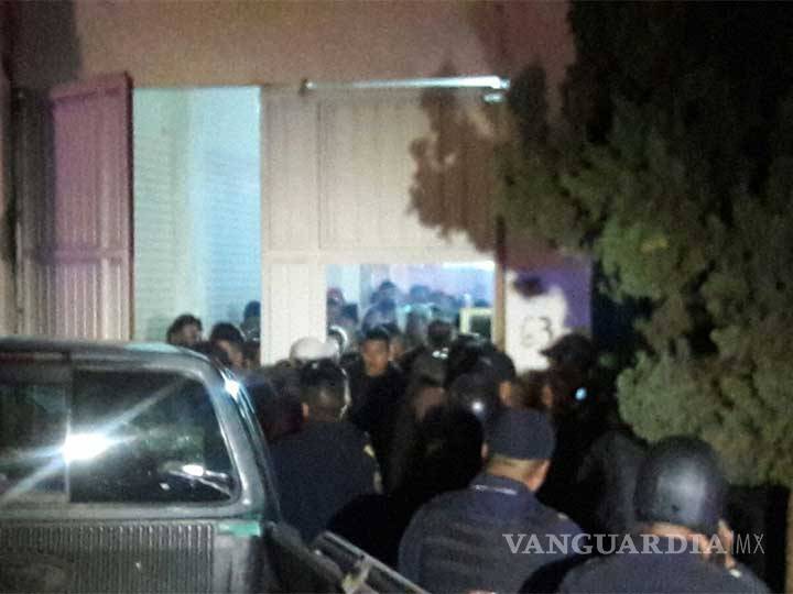 $!Irrumpe policía en fiesta clandestina en Tepito