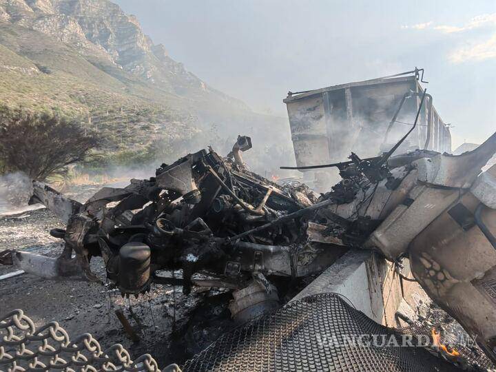 $!Choque fatal en Autopista Saltillo - Monterrey, camión habría impactado a familia; reportan personas sin vida