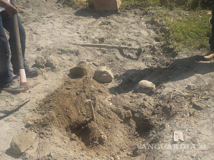 $!Albañil descubre osamentas y vasijas prehispánicas en Hidalgo