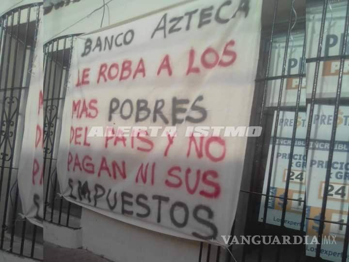 $!Toman sucursal de Banco Azteca y Elektra en Oaxaca, acusan robo de ahorros a una adulta mayor