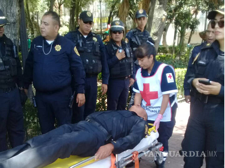 $!Policías resultan lesionados al detener riña entre estudiantes en la Cuauhtémoc