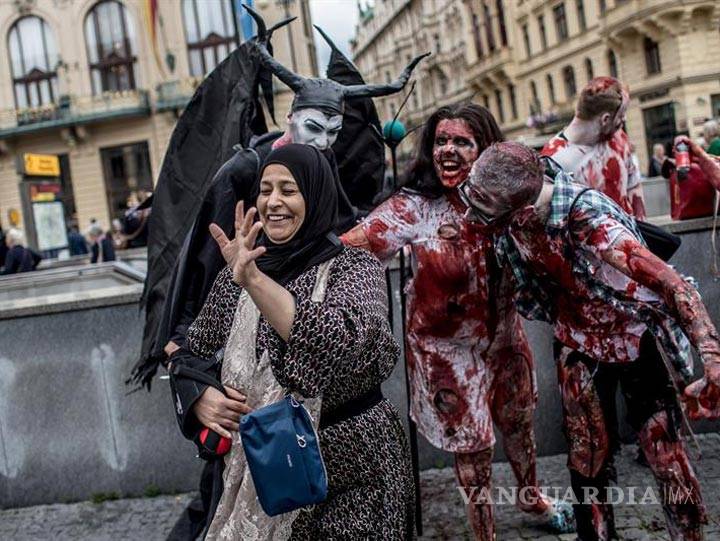 $!Zombies recorren Praga en homenaje a George A. Romero