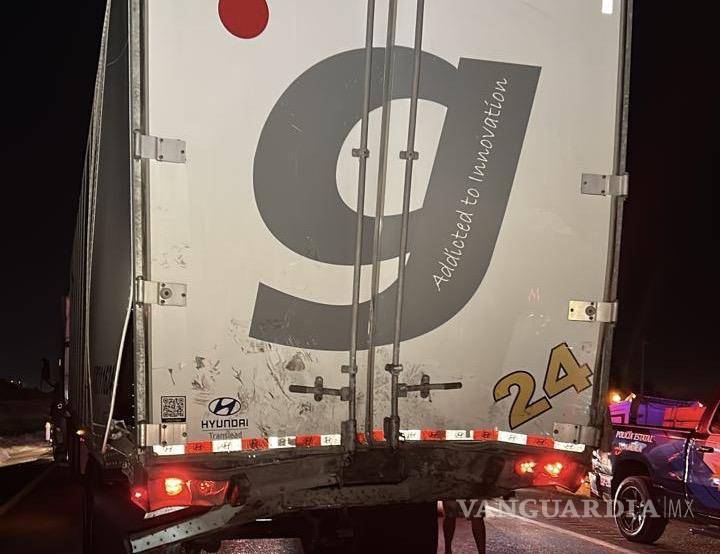 $!El accidente provocó afectaciones en la vialidad y movilizó a cuerpos de rescate, tránsito y policías.