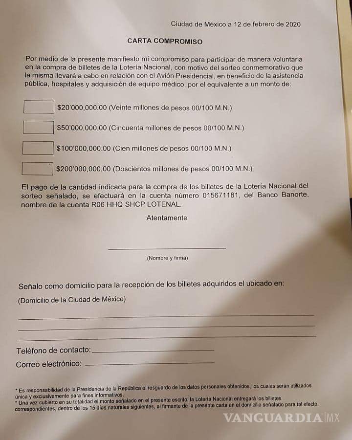 $!AMLO entregó “carta compromiso” a empresarios para que compren 'cachitos' de la rifa
