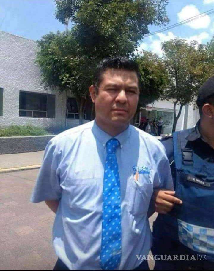 $!Empleado de Bimbo roba productos a anciano mientras le surte