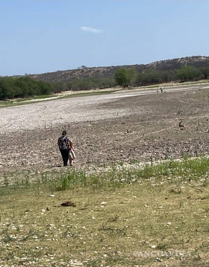 $!Estanque de abrevadero antes de las lluvias, mostraban la escasez de agua que afectaba a los ganaderos de Piedras Negras.