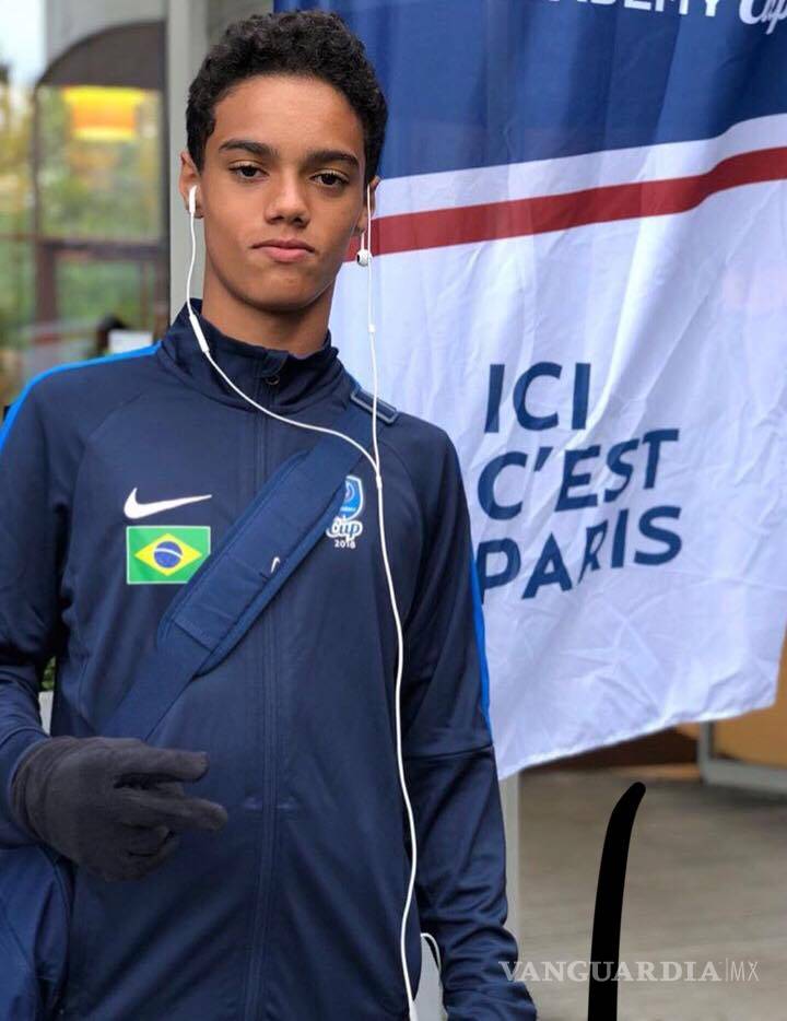 $!El legado de Ronaldinho continúa; su hijo ficha para importante club brasileño