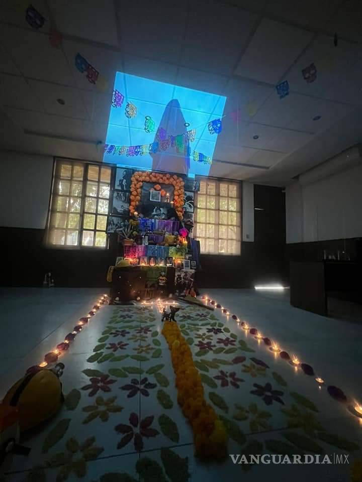 $!¿Ya viste estos altares en Saltillo? Dedicados a familiares, Walt Disney, Juan Gabriel, Cri-Cri y más (Fotos)