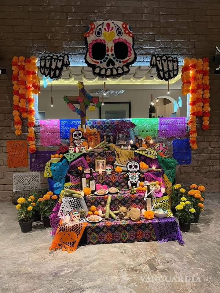 $!¿Ya viste estos altares en Saltillo? Dedicados a familiares, Walt Disney, Juan Gabriel, Cri-Cri y más (Fotos)