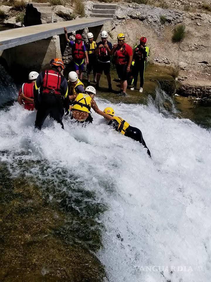 $!Voluntarios realizan búsqueda minuciosa en áreas afectadas para localizar víctimas.