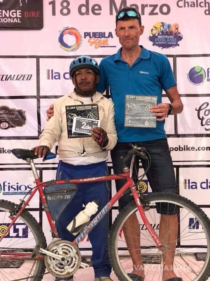 $!Don Maximiliano se hace viral por quedar en segundo lugar de la carrera más difícil de México, en una bicicleta de 'panadero'