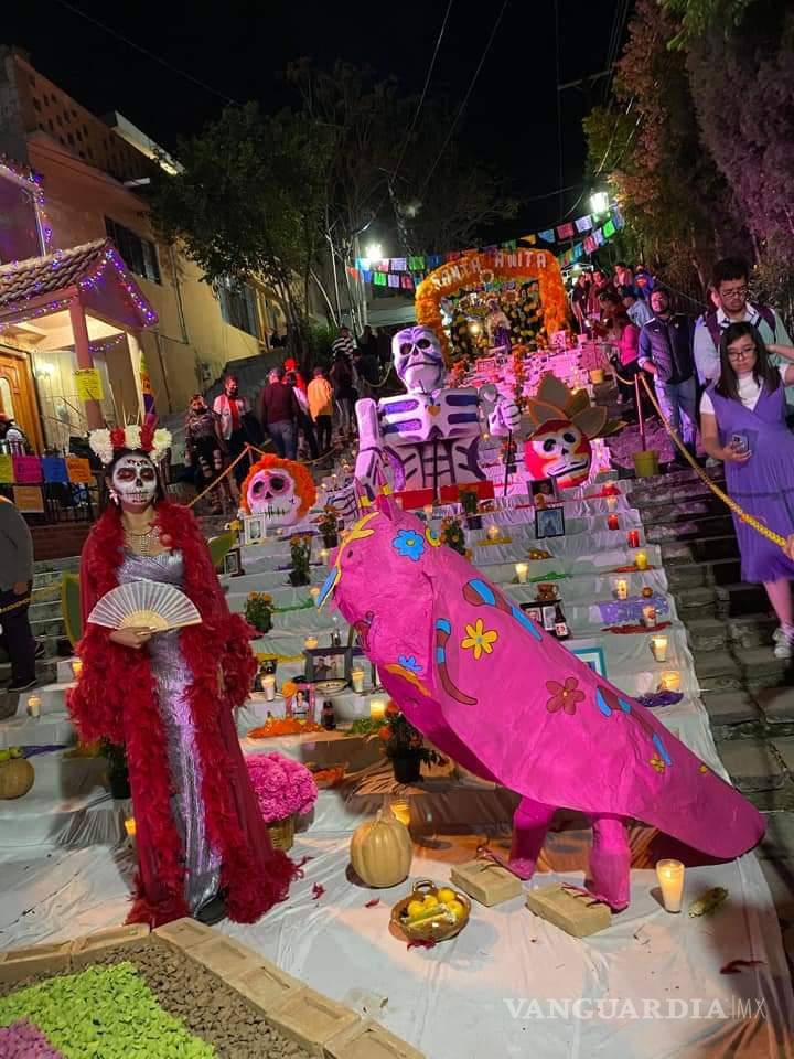 $!¿Ya viste estos altares en Saltillo? Dedicados a familiares, Walt Disney, Juan Gabriel, Cri-Cri y más (Fotos)