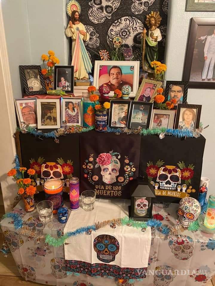 $!¿Ya viste estos altares en Saltillo? Dedicados a familiares, Walt Disney, Juan Gabriel, Cri-Cri y más (Fotos)
