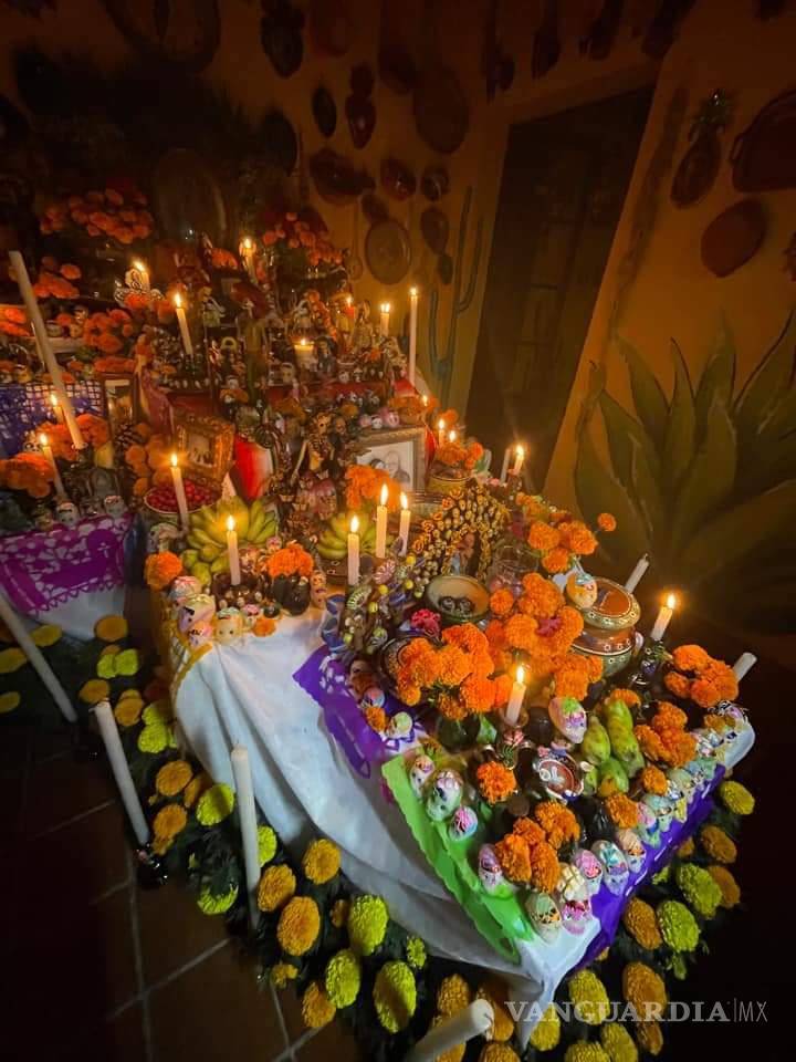 $!¿Ya viste estos altares en Saltillo? Dedicados a familiares, Walt Disney, Juan Gabriel, Cri-Cri y más (Fotos)
