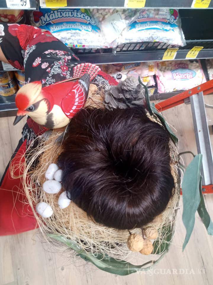 $!Empleados de AlSuper en Saltillo se ‘alocan’ con disfraces para festejar a los niños