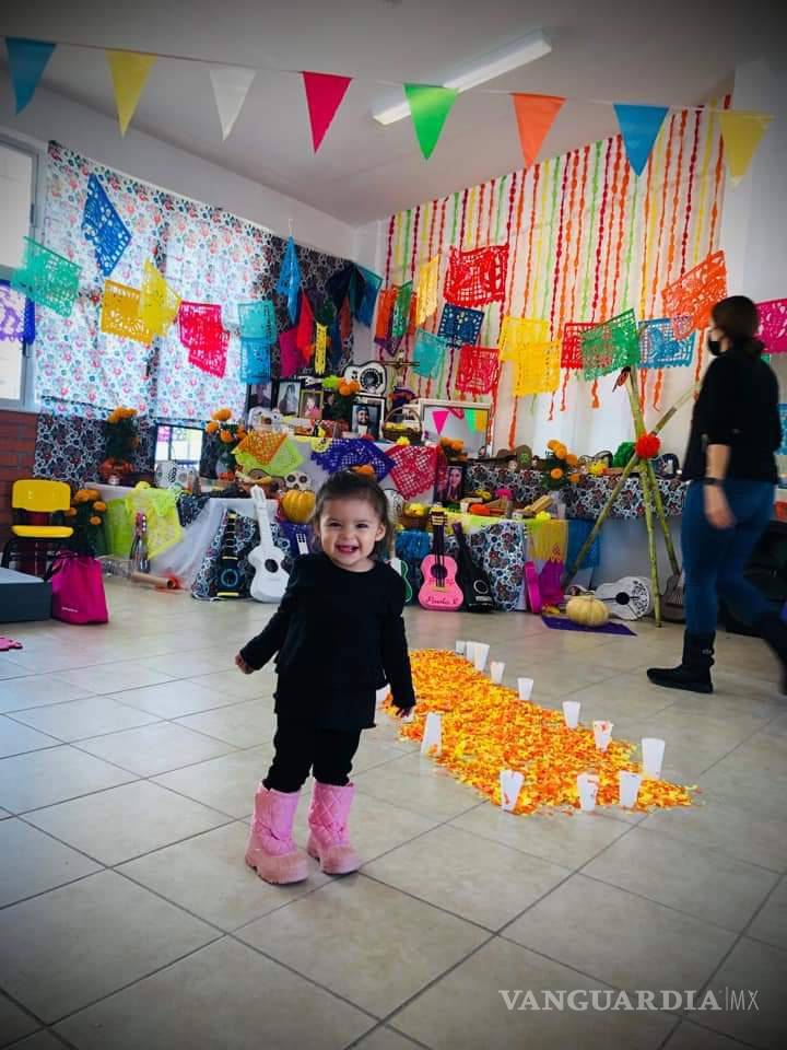 $!¿Ya viste estos altares en Saltillo? Dedicados a familiares, Walt Disney, Juan Gabriel, Cri-Cri y más (Fotos)