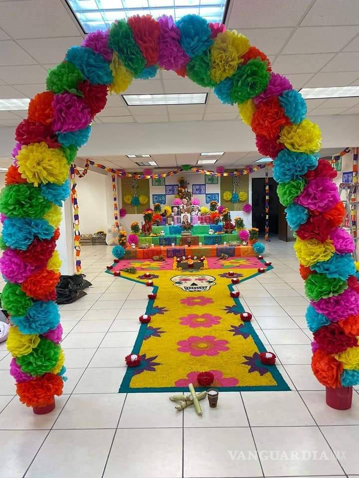 $!¿Ya viste estos altares en Saltillo? Dedicados a familiares, Walt Disney, Juan Gabriel, Cri-Cri y más (Fotos)