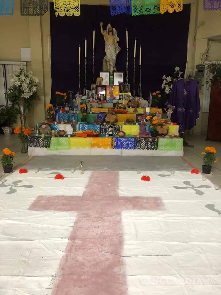 $!¿Ya viste estos altares en Saltillo? Dedicados a familiares, Walt Disney, Juan Gabriel, Cri-Cri y más (Fotos)