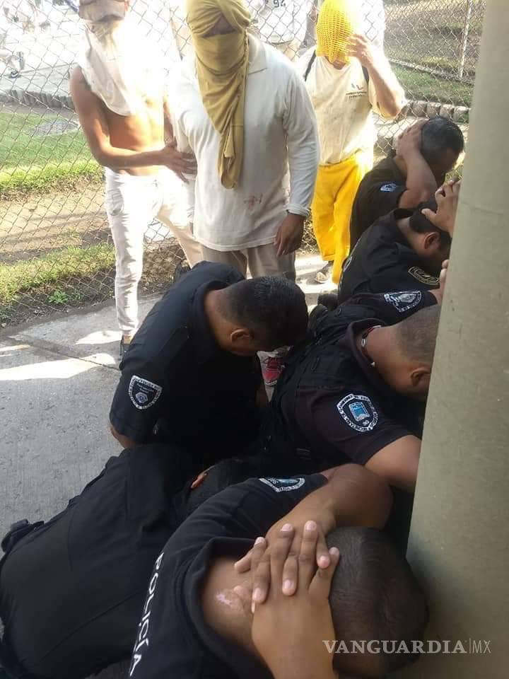 $!Reportan al menos 5 muertos y custodios retenidos por presos en motín de penal de Morelos