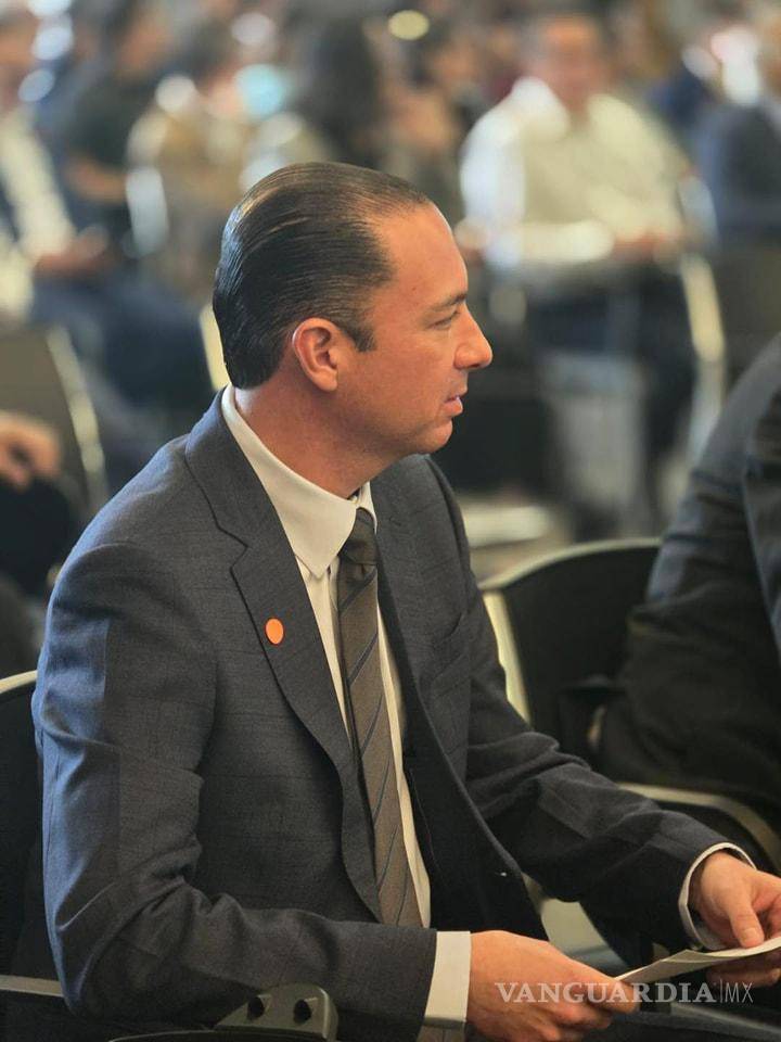 $!El alcalde Emilio de Hoyos expone beneficios del proyecto ante autoridades binacionales.