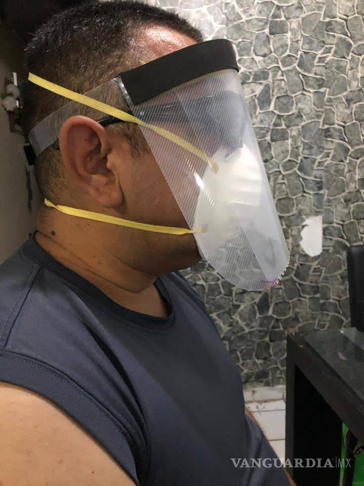 $!Familia monclovense crea caretas para médicos y enfermeras que atienden pacientes con COVID-19