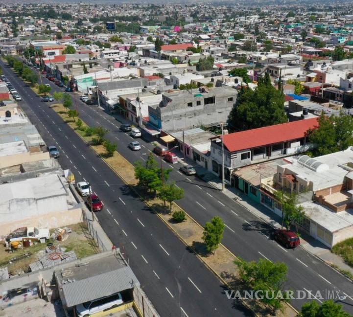 $!Además de pavimentar calles, se trabaja también en la reforestación de bulevares,