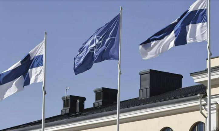 Finlandia prohibió las armas nucleares en virtud de su Ley de Energía Nuclear de 1987, que prohíbe la importación, fabricación, posesión y detonación de cualquier explosivo de este tipo en su territorio.